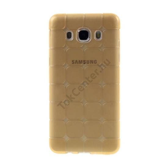 Samsung Galaxy J5 (2016) (SM-J510) Telefonvédő gumi / szilikon (kockaminta) ARANY